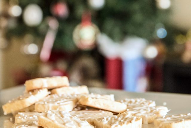 Macadamia Nut Shortbread Cookies